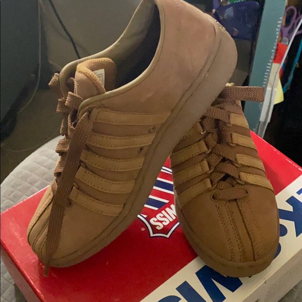 NWT KSwiss Women Low Suede Brown Sneakers sz7